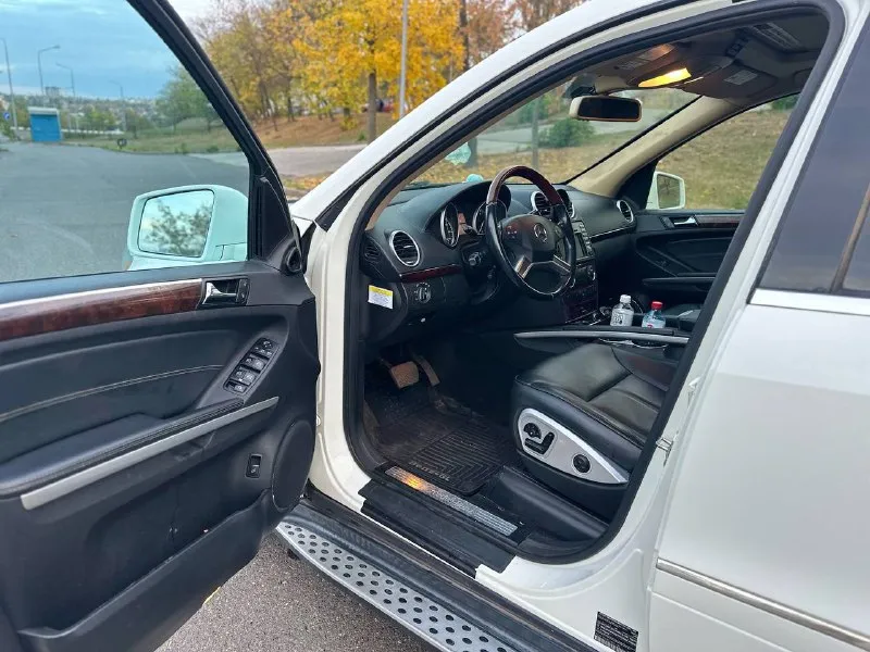 Продам mercedes gl x164, 2012г. , 3л турбо, 3 ряда, 7 местный. пробег 203000,комплектация с телевизорами сзади, 2 люка, пневма. кузов в отличном состоянии. цена 2000000,торг детали в личку или по телефону, донецк. +79497021709 📞 звоните: +7(949)7021709 - фотография - 7