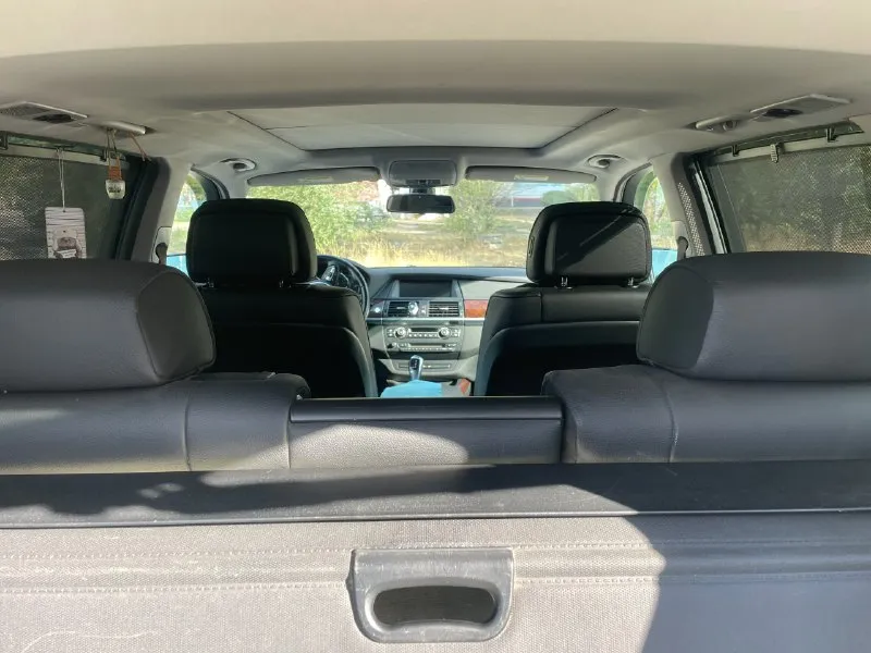 Продам bmw x5 e70 год выпуска: 2010 пробег: 245.000км бензин/газ автомобиль полностью в родном окрасе 2 комплекта колес (зима диски оригинальные bmw x6) по машине делать ничего не нужно, все делалось вовремя полная комплектация с панорамой и эл. регулировкой сидений гаражное хранение г. алчевск 💰цена: 1.800 000₽ тел: +79591510514 📞 звоните: +7(959)1510514 - фотография - 7