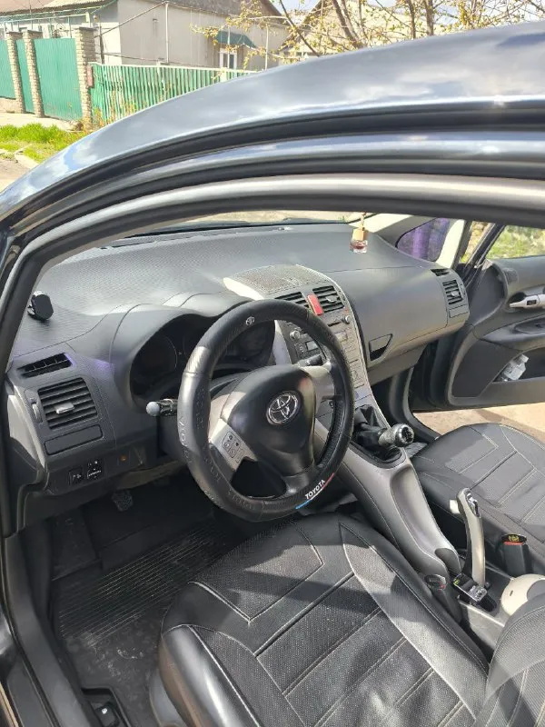 Продам toyota auris 1.6 mt. 2008 г. в. в хорошем техническом состоянии. пробег 232 000. реальный. !. в 2024 г. сделано большое то ходовой части, поменяна рулевая рейка, тормозные диски, заправлен кондиционер. и.т. п. в серьёзных дтп не участвовал. цена 599000 т. р. мариуполь. +79493766820 - фотография - 5
