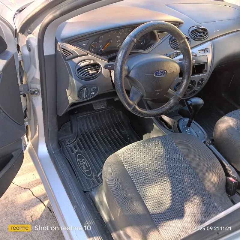 Форд фокус 1,2003г. двигатель 2л. бензин, акпп. продам свой автомобиль в нормальном состоянии двигатель коробка работают хорошо. телефон +79493051754 цена 340тыс. руб - фотография - 5