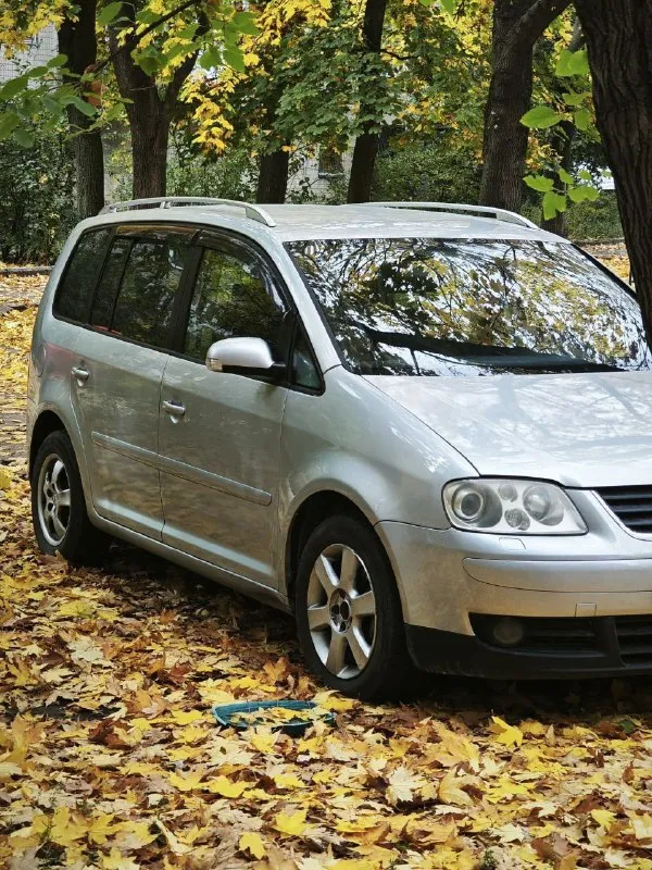 Возможен обмен с вашей доплатой!!! 2004 г. в. цена 750т. торг пробег 300т. км учёт рф (оформление в мрэо) тел. +79494077875 двс 2.0 турбодизель (140л. с) тянет отлично, работает ровно без посторонних звуков, не дымит. акпп -6ст, ходовая мягкая авто в хорошем состоянии, без гнили и ржавчины, техническое состояние без нареканий! кожанный 7-местный салон трансформер, комплектация неплохая: климат контроль, кондиционер, 4 эсп, подогрев сидений, музыка. сигнализация осмотр г. донецк - фотография - 2