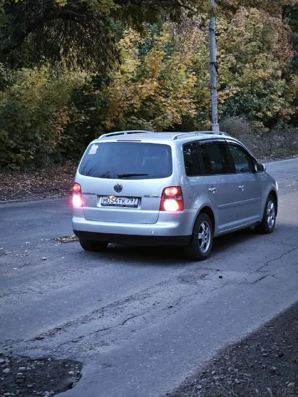Возможен обмен с вашей доплатой!!! 2004 г. в. цена 750т. торг пробег 300т. км учёт рф (оформление в мрэо) тел. +79494077875 двс 2.0 турбодизель (140л. с) тянет отлично, работает ровно без посторонних звуков, не дымит. акпп -6ст, ходовая мягкая авто в хорошем состоянии, без гнили и ржавчины, техническое состояние без нареканий! кожанный 7-местный салон трансформер, комплектация неплохая: климат контроль, кондиционер, 4 эсп, подогрев сидений, музыка. сигнализация осмотр г. донецк - фотография - 3