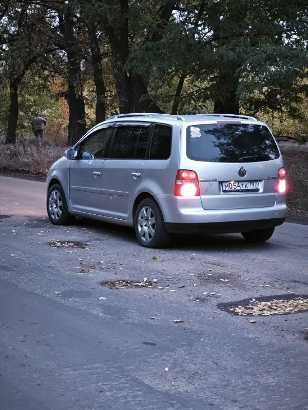 Возможен обмен с вашей доплатой!!! 2004 г. в. цена 750т. торг пробег 300т. км учёт рф (оформление в мрэо) тел. +79494077875 двс 2.0 турбодизель (140л. с) тянет отлично, работает ровно без посторонних звуков, не дымит. акпп -6ст, ходовая мягкая авто в хорошем состоянии, без гнили и ржавчины, техническое состояние без нареканий! кожанный 7-местный салон трансформер, комплектация неплохая: климат контроль, кондиционер, 4 эсп, подогрев сидений, музыка. сигнализация осмотр г. донецк - фотография - 4