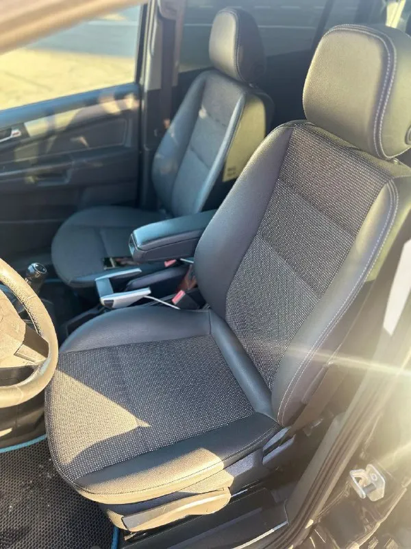 Opel zafira b -год 2010 -мотор 1.8 -кпп механика. -пробег: 243000 родной пробег подтвержденный автотекой! о машине; автомобиль в идеальном состоянии без сколов ржавчин и рыжиков все как на фото! машина без вложений от слова совсем! комплектация:cosmo, 7 мест, кожаный салон, монитор дорогой стоит с камерой заднего вида, омыватели фар, подогрев сидений, авто свет, авто дождь, климат контроль, полный бортовой компьютер! резина r16 цена 880.000 рублей торг реальному покупателю! кому дорого просьба не звонить. звонить по номеру +79490489556 - фотография - 8