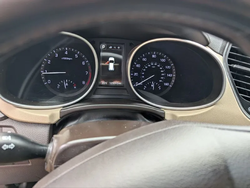 Hyundai santa fe 2.4 at, 2017, пробег 130 000 км, цена 2 🍋 (торг у капота) состояние отличное, хорошая комплектация, не перекуп, продаю личный автомобиль, все вопросы по телефону +79496391831, вин по запросу в личку. - фотография - 8
