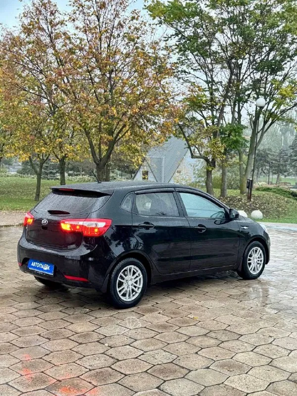 Kia rio iii 💰цена: 950 000р 🏢город: мариуполь 📅год выпуска: 2014 🧾пробег: 98 500км. ⚙️двигатель: 1.6 ⛽топливо: бензин ⚙️кпп: автомат 📞 телефон: +7-989-263-55-56 +7-949-727-41-51 +7-949-551-91-52 💾 описание: rio - зарекомендовал себя на российском рынке как универсальный, практичный и надежный автомобиль для тех, ком. .. style="background-image:url('//telegram. org/img/emoji/40/e29c85.png')">✅ кузов без коррозии, в заводской краске (пара косметических окрасов) ✅ вся оптика и стекла включая лобовое заводские ✅ оригинальный пробег ✅ салон в отличном состоянии ✅ техническая часть на 5+ ✅ произведен детейлинг лакокрасочного покрытия с нанесением керамического состава. ✅ атермальная тонировка передних стекл. шикарная комплектация: кондиционер ❄️ (работает отлично), подогрев передних сидений и руля, мультируль, abs, airbag, гидроусилитель руля, электростеклоподьемники, литые диски на новой летней резине, сигнализация с автозапуском, магнитола android с bluetooth. улица шевченко 269 - фотография - 6