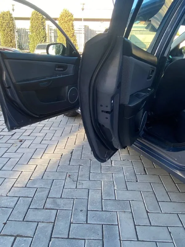 Продам мазда 3 sport bk 2007 год рестайлинг. автомобиль не пригон!! авто весь в заводском окрасе !!! в дтп ни когда не участвовала стёкла заводские !! 235.000 родной пробег мотор 2.0 (150 лс), коробка механическая 6 ступенчатая. технически полностью обслужена. мотор работает как часики !коробка бес каких либо намёков ходовая часть чотко ! на авто денег не жалел менялось всё вовремя !!! комплектация:датчик света, и дождя климат контроль(рабочий), подогревы передних сидений,4 подушки безопасности, хорошая акустика bose авто в очень красивом цвете и смотрится достойно !!рассмотрю обмен на автоваз цена 635 000тр торг +79495126369 донецк - фотография - 7