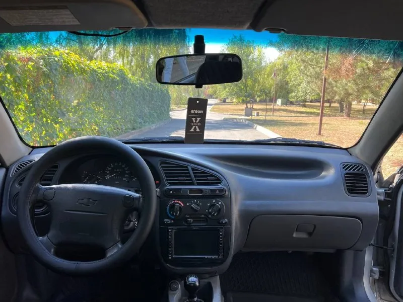 Chevrolet lanos 1.5л. в идеальном состоянии! 2009 год выпуска. куплена новой в 2009 году в автосалоне. родной подтверждённый пробег 182.тыс. км. ️ птс оригинал! кузов в дтп не участвовал. полностью оцинкован! богатая комплектация: кондиционер(заправлен и дует❄️). гидроусилитель руля. подушки безопасности airbag. система abs. эл. стеклоподъемники с доводчиками. заводская сигнализация. доп. установлено: мультимедиа android с bluetooth и качественной аудио системой. стоит диски r15 на новой резине! донецк. торг. цена 375 +79494355183 - фотография - 8