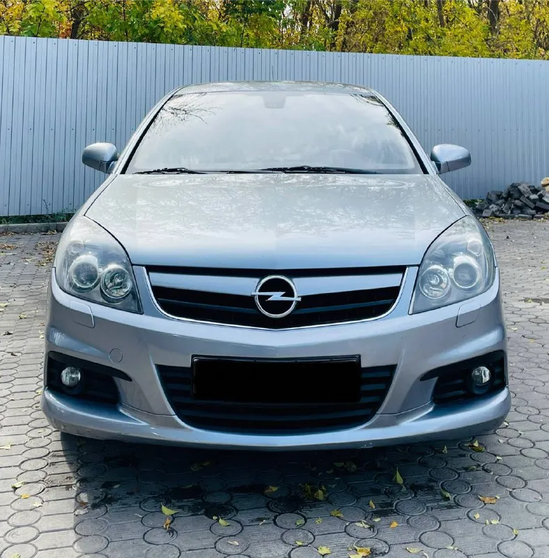 К вашему вниманию всеми любимый лучший ! opel vectra c рестайлинг в заводском обвесе ! в идеальном состоянии, весь обслуженный ! эксплуатация с 2007 года выпуска ухоженный с родным пробегом 230 км. родной ! мотор 1.8 лучший в линейки опель бензин ! коробка механика работает идеально ! ходовая вся обслужена вся новая ! в автомобиле работает абсолютно все ! вложений не требует абсолютно ! в дтп не участвовал весь в оригинале ! максимальная комплектация максимальная ! заводской обвес opc laine - ксенон ближний дальний - климат контроль - комбинированный кожаный салон - бортовой компьютер большой монитор - датчик дождя также света - полный эл. пакет - мульти руль - круиз контроль - климат контроль - дорогая резина лето - титановые диски красивые - и многое другое ! цена : 695:000 тыс рублей торг у авто ! таких автомобилей действительно единицы кто действительно заинтересован хорошим авто звоните приезжайте на осмотр покупайте любой вид оформления 🇷🇺 звоните по номеру телефона +79493969855 - фотография - 2