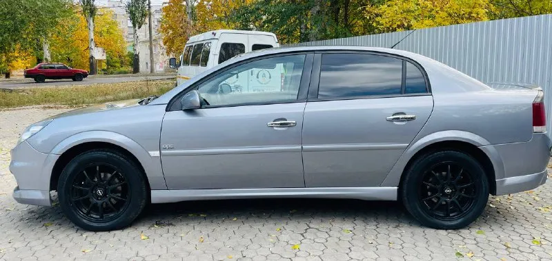 К вашему вниманию всеми любимый лучший ! opel vectra c рестайлинг в заводском обвесе ! в идеальном состоянии, весь обслуженный ! эксплуатация с 2007 года выпуска ухоженный с родным пробегом 230 км. родной ! мотор 1.8 лучший в линейки опель бензин ! коробка механика работает идеально ! ходовая вся обслужена вся новая ! в автомобиле работает абсолютно все ! вложений не требует абсолютно ! в дтп не участвовал весь в оригинале ! максимальная комплектация максимальная ! заводской обвес opc laine - ксенон ближний дальний - климат контроль - комбинированный кожаный салон - бортовой компьютер большой монитор - датчик дождя также света - полный эл. пакет - мульти руль - круиз контроль - климат контроль - дорогая резина лето - титановые диски красивые - и многое другое ! цена : 695:000 тыс рублей торг у авто ! таких автомобилей действительно единицы кто действительно заинтересован хорошим авто звоните приезжайте на осмотр покупайте любой вид оформления 🇷🇺 звоните по номеру телефона +79493969855 - фотография - 4