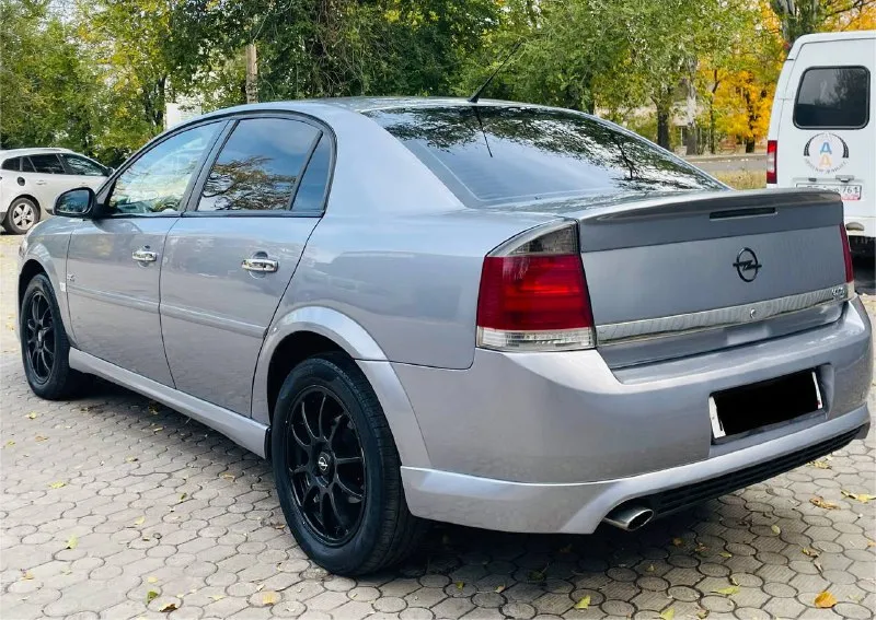 К вашему вниманию всеми любимый лучший ! opel vectra c рестайлинг в заводском обвесе ! в идеальном состоянии, весь обслуженный ! эксплуатация с 2007 года выпуска ухоженный с родным пробегом 230 км. родной ! мотор 1.8 лучший в линейки опель бензин ! коробка механика работает идеально ! ходовая вся обслужена вся новая ! в автомобиле работает абсолютно все ! вложений не требует абсолютно ! в дтп не участвовал весь в оригинале ! максимальная комплектация максимальная ! заводской обвес opc laine - ксенон ближний дальний - климат контроль - комбинированный кожаный салон - бортовой компьютер большой монитор - датчик дождя также света - полный эл. пакет - мульти руль - круиз контроль - климат контроль - дорогая резина лето - титановые диски красивые - и многое другое ! цена : 695:000 тыс рублей торг у авто ! таких автомобилей действительно единицы кто действительно заинтересован хорошим авто звоните приезжайте на осмотр покупайте любой вид оформления 🇷🇺 звоните по номеру телефона +79493969855 - фотография - 5