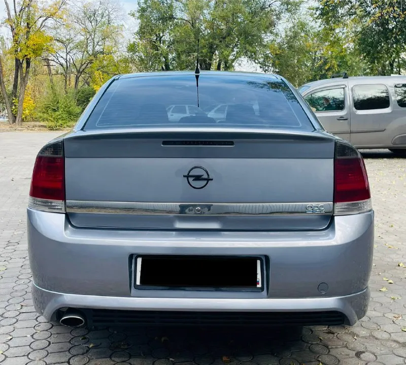 К вашему вниманию всеми любимый лучший ! opel vectra c рестайлинг в заводском обвесе ! в идеальном состоянии, весь обслуженный ! эксплуатация с 2007 года выпуска ухоженный с родным пробегом 230 км. родной ! мотор 1.8 лучший в линейки опель бензин ! коробка механика работает идеально ! ходовая вся обслужена вся новая ! в автомобиле работает абсолютно все ! вложений не требует абсолютно ! в дтп не участвовал весь в оригинале ! максимальная комплектация максимальная ! заводской обвес opc laine - ксенон ближний дальний - климат контроль - комбинированный кожаный салон - бортовой компьютер большой монитор - датчик дождя также света - полный эл. пакет - мульти руль - круиз контроль - климат контроль - дорогая резина лето - титановые диски красивые - и многое другое ! цена : 695:000 тыс рублей торг у авто ! таких автомобилей действительно единицы кто действительно заинтересован хорошим авто звоните приезжайте на осмотр покупайте любой вид оформления 🇷🇺 звоните по номеру телефона +79493969855 - фотография - 6