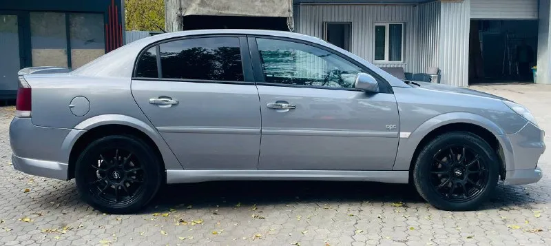 К вашему вниманию всеми любимый лучший ! opel vectra c рестайлинг в заводском обвесе ! в идеальном состоянии, весь обслуженный ! эксплуатация с 2007 года выпуска ухоженный с родным пробегом 230 км. родной ! мотор 1.8 лучший в линейки опель бензин ! коробка механика работает идеально ! ходовая вся обслужена вся новая ! в автомобиле работает абсолютно все ! вложений не требует абсолютно ! в дтп не участвовал весь в оригинале ! максимальная комплектация максимальная ! заводской обвес opc laine - ксенон ближний дальний - климат контроль - комбинированный кожаный салон - бортовой компьютер большой монитор - датчик дождя также света - полный эл. пакет - мульти руль - круиз контроль - климат контроль - дорогая резина лето - титановые диски красивые - и многое другое ! цена : 695:000 тыс рублей торг у авто ! таких автомобилей действительно единицы кто действительно заинтересован хорошим авто звоните приезжайте на осмотр покупайте любой вид оформления 🇷🇺 звоните по номеру телефона +79493969855 - фотография - 8