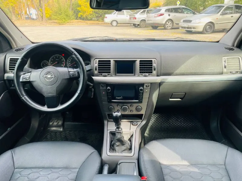 К вашему вниманию всеми любимый лучший ! opel vectra c рестайлинг в заводском обвесе ! в идеальном состоянии, весь обслуженный ! эксплуатация с 2007 года выпуска ухоженный с родным пробегом 230 км. родной ! мотор 1.8 лучший в линейки опель бензин ! коробка механика работает идеально ! ходовая вся обслужена вся новая ! в автомобиле работает абсолютно все ! вложений не требует абсолютно ! в дтп не участвовал весь в оригинале ! максимальная комплектация максимальная ! заводской обвес opc laine - ксенон ближний дальний - климат контроль - комбинированный кожаный салон - бортовой компьютер большой монитор - датчик дождя также света - полный эл. пакет - мульти руль - круиз контроль - климат контроль - дорогая резина лето - титановые диски красивые - и многое другое ! цена : 695:000 тыс рублей торг у авто ! таких автомобилей действительно единицы кто действительно заинтересован хорошим авто звоните приезжайте на осмотр покупайте любой вид оформления 🇷🇺 звоните по номеру телефона +79493969855 - фотография - 9