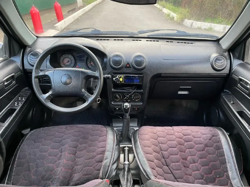 Продам geely ck 2013 года в хорошем состоянии на полном боевом ходу каждый день в эксплуатации особых вложений не требует два владельца машина местная без гнили мотор коробка на отлично ходовую перебирали в июле машиная отличная не капризная на машине ежу каждый день в дтп не участвовала у машины 2 владельца за всю историю но следы эксплуатации присутствуют, а вообщем машина ухоженная и надежная стоит музыка 4 колонки хороший магнитофон pioneer, документы в полном порядке учет местный переоформление без проблем, г. мариуполь остальные вопросы по телефону +79498357723 +79498364847 цена 265 тысяч рублей торг хорошему человеку ребята цена дестяткий! - фотография - 7