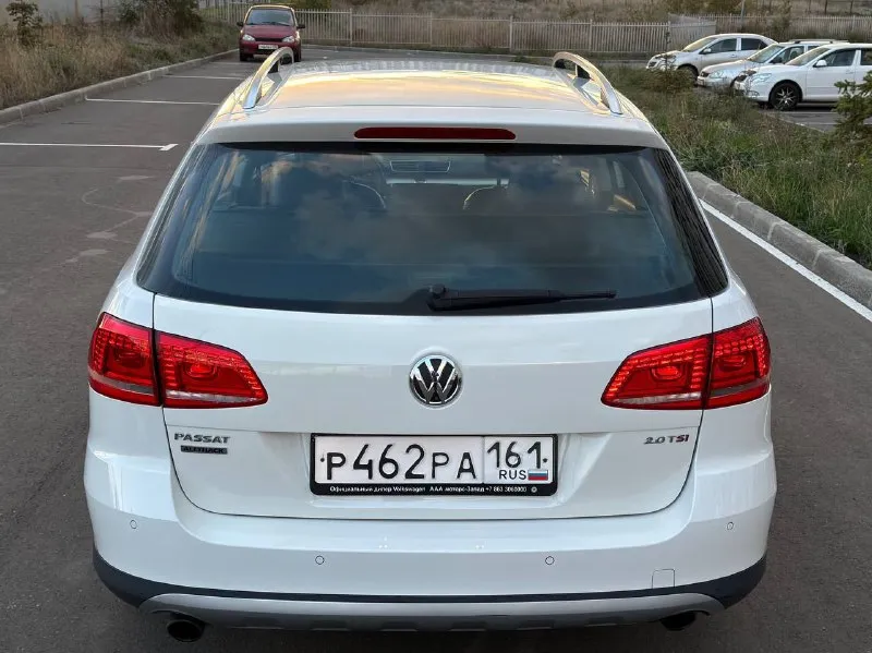 Volkswagen passat, 2012 alltrack 4motion двигатель: 2000cc / 211hp / 155kw tfsi тип коробки передач: nme(6a) автомобиль в отличном состоянии! мотор работает тихо без посторонних шумов, масложора нет! коробка работает отлично, не пинает не буксует!(обслуживалась) по ходовой все в порядке! полный привод обслужен автомобиль в максимальной комплектации!вентиляция передних сидений, массаж передних сидений! климат контроль греет холодит! адаптивный свет абсолютно всё работает! очень надёжный комфортный красивый универсал на полном приводе! цена 1 250 000₽ торг остальные вопросы по телефону: +79496361868 телега +380681107552 воцап телега - фотография - 5