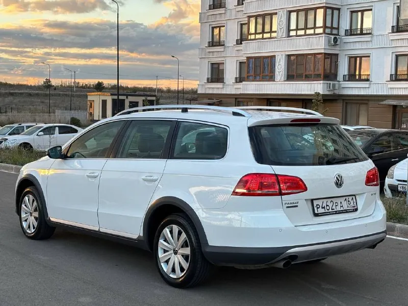 Volkswagen passat, 2012 alltrack 4motion двигатель: 2000cc / 211hp / 155kw tfsi тип коробки передач: nme(6a) автомобиль в отличном состоянии! мотор работает тихо без посторонних шумов, масложора нет! коробка работает отлично, не пинает не буксует!(обслуживалась) по ходовой все в порядке! полный привод обслужен автомобиль в максимальной комплектации!вентиляция передних сидений, массаж передних сидений! климат контроль греет холодит! адаптивный свет абсолютно всё работает! очень надёжный комфортный красивый универсал на полном приводе! цена 1 250 000₽ торг остальные вопросы по телефону: +79496361868 телега +380681107552 воцап телега - фотография - 6