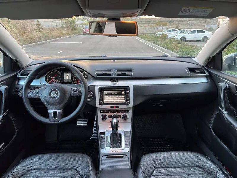 Volkswagen passat, 2012 alltrack 4motion двигатель: 2000cc / 211hp / 155kw tfsi тип коробки передач: nme(6a) автомобиль в отличном состоянии! мотор работает тихо без посторонних шумов, масложора нет! коробка работает отлично, не пинает не буксует!(обслуживалась) по ходовой все в порядке! полный привод обслужен автомобиль в максимальной комплектации!вентиляция передних сидений, массаж передних сидений! климат контроль греет холодит! адаптивный свет абсолютно всё работает! очень надёжный комфортный красивый универсал на полном приводе! цена 1 250 000₽ торг остальные вопросы по телефону: +79496361868 телега +380681107552 воцап телега - фотография - 8