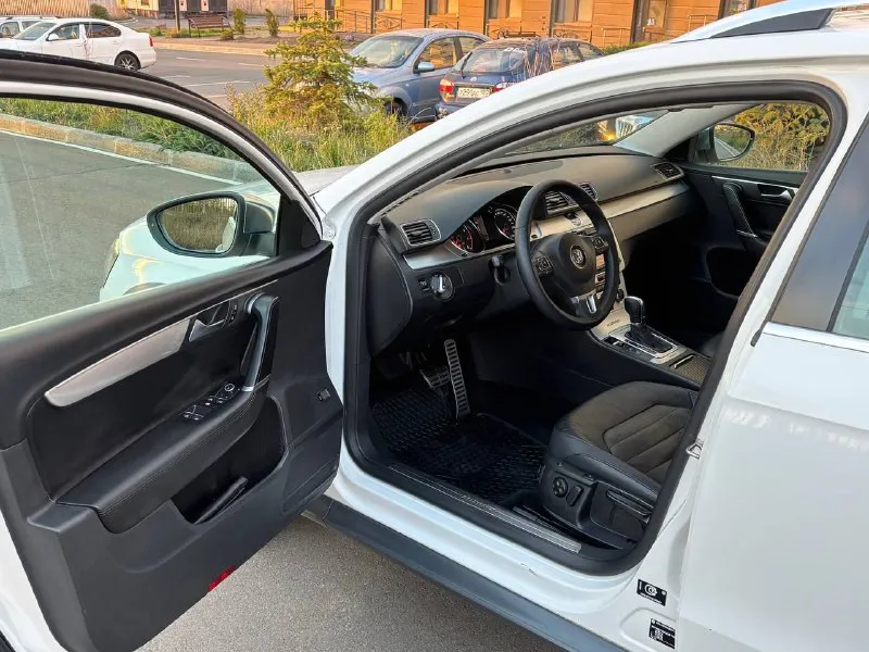 Volkswagen passat, 2012 alltrack 4motion двигатель: 2000cc / 211hp / 155kw tfsi тип коробки передач: nme(6a) автомобиль в отличном состоянии! мотор работает тихо без посторонних шумов, масложора нет! коробка работает отлично, не пинает не буксует!(обслуживалась) по ходовой все в порядке! полный привод обслужен автомобиль в максимальной комплектации!вентиляция передних сидений, массаж передних сидений! климат контроль греет холодит! адаптивный свет абсолютно всё работает! очень надёжный комфортный красивый универсал на полном приводе! цена 1 250 000₽ торг остальные вопросы по телефону: +79496361868 телега +380681107552 воцап телега - фотография - 9