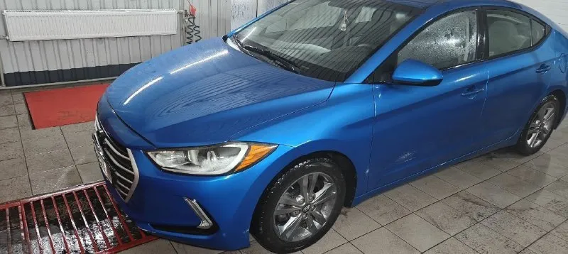 Hyundai elantra vi se 2017 2.0 акпп 6-ст 152 л. с. родной пробег 122 тыс. км машина в отличном техническом и эстетическом состоянии, обслужена и ухожена. без ошибок, скрытых и явных дефектов. хорошая комплектация: японский 6тиступенчатый автомат с 3 режимами: eco-standart-sport, мультируль, круиз-контроль, 2х-зонный климат-контроль, подогрев сидений, цветной многофункциональный монитор с камерой заднего вида и carpay, датчик давления в шинах, литые диски. по тп 2016, по vin 2017 за машину не стыдно донецк, 1,350 млн, торг +7949 324 23 37 - фотография - 2