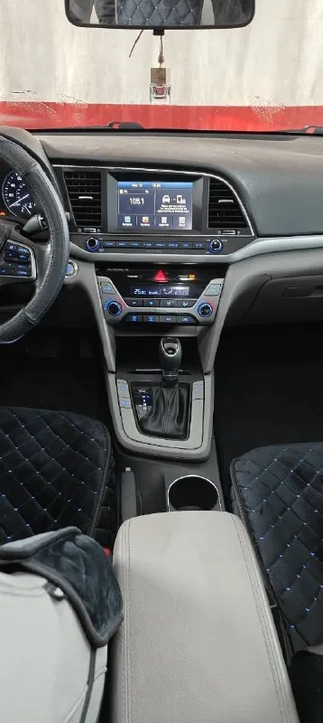 Hyundai elantra vi se 2017 2.0 акпп 6-ст 152 л. с. родной пробег 122 тыс. км машина в отличном техническом и эстетическом состоянии, обслужена и ухожена. без ошибок, скрытых и явных дефектов. хорошая комплектация: японский 6тиступенчатый автомат с 3 режимами: eco-standart-sport, мультируль, круиз-контроль, 2х-зонный климат-контроль, подогрев сидений, цветной многофункциональный монитор с камерой заднего вида и carpay, датчик давления в шинах, литые диски. по тп 2016, по vin 2017 за машину не стыдно донецк, 1,350 млн, торг +7949 324 23 37 - фотография - 6