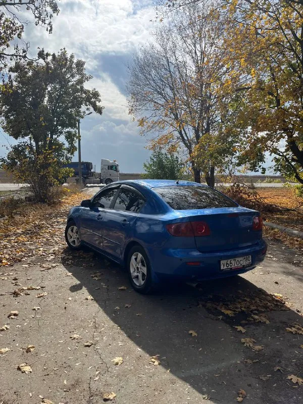 Продаю mazda 3 в хорошем состоянии. машина ухоженная и обслуженная: • кузов в хорошем состоянии для своих лет, дно 4/5 есть моменты. • низа дверей, пороги, стаканы, лонжероны целые. • двигатель 1,6л бензин и автоматическая коробка передач работают идеально • пробег 200 тыс км. • android магнитола, кондиционер, подушки безопасности,4электро стеклоподъёмника, подогревы сидений, усилитель руля, абс, корректор фар, линзованная оптика, обогрев заднего стекла • центральный замок, хорошая летняя резина • салон чистый и аккуратный • все расходники менялись вовремя • вин номер и номер двигателя заводские и хорошо читаемые!авто смотрится. призжайте-договоримся! ✅ экономный и при этом бодрый мотор ✅ недорогое обслуживание ✅ отличный вариант для повседневных поездок по городу и за его пределами документы в порядке, без ограничений. цена 420 тыс ₽. торг г. амвросиевка 📞 звоните, отвечу на все вопросы. +79493667987 - фотография - 3