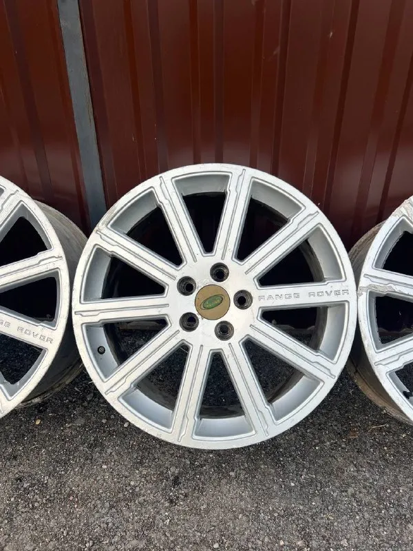 Продам: диски r-20 на land rover / bmw и т. д цена: 15.000 руб (за комплект- 4.шт) ✅ характеристики - 9j, et-50, цо - 72.6 (dia), r-20, 5х120❗ ✅ состояние смотрите на фото. достались с автомобилем, стояли на lr range rover sport. 📍осмотр в г. дoнецк, калининский р-н. 📞🇷🇺звоните: +7 949-577-25-85 - фотография - 4