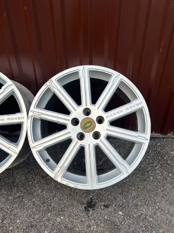 Продам: диски r-20 на land rover / bmw и т. д цена: 15.000 руб (за комплект- 4.шт) ✅ характеристики - 9j, et-50, цо - 72.6 (dia), r-20, 5х120❗ ✅ состояние смотрите на фото. достались с автомобилем, стояли на lr range rover sport. 📍осмотр в г. дoнецк, калининский р-н. 📞🇷🇺звоните: +7 949-577-25-85 - фотография - 5