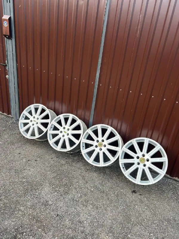 Продам: диски r-20 на land rover / bmw и т. д цена: 15.000 руб (за комплект- 4.шт) ✅ характеристики - 9j, et-50, цо - 72.6 (dia), r-20, 5х120❗ ✅ состояние смотрите на фото. достались с автомобилем, стояли на lr range rover sport. 📍осмотр в г. дoнецк, калининский р-н. 📞🇷🇺звоните: +7 949-577-25-85 - фотография - 6
