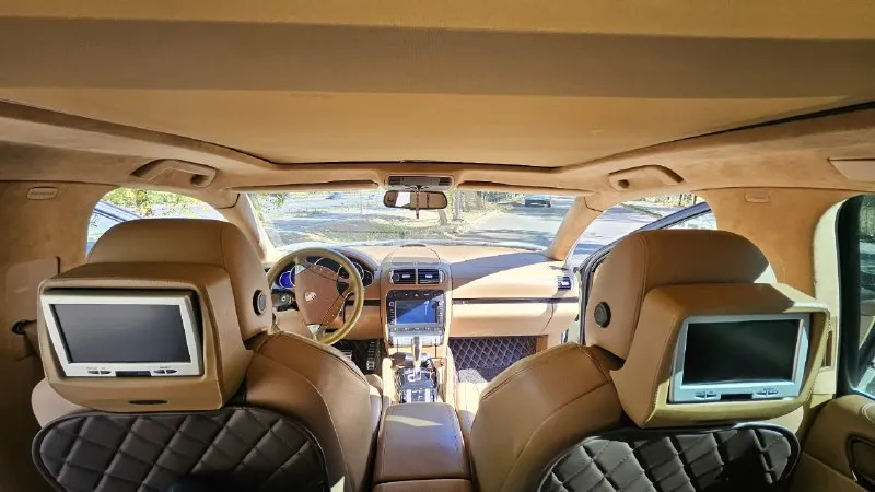 Porsche cayenne gts 2009г продам в хорошие руки! второго такого в днр нет! 4.8 405 сил с полным приводом дают не передаваемые ощущения и эмоции в управлении. гильзован 30т назад, работает идеально. масло каждые 4-5 тыс км. любые проверки. кузов в отличном состоянии, без внимания не останетесь. диски r21 с porsche macan, резина 2 компл. эксклюзивная компл. на бежевой наппе и алькантара. заводской обвес и выхлоп gts. дорогая андроид магнитола, сделанная под завод, адаптивная оптика в бронепленке. в машине есть все! коробка листает, масло в коробке менял пол года назад. по ходовой вопросов нет, все обслуживалось, активная пневма, работает во всех режимах. цена 1 550 000р торг есть. машина моя, знаю про неё всё, отрываю от сердца, продаю по рабочим обстоятельствам. г. донецк, калининский р-н. приезжайте смотрите, за машину не стыдно, денег на обслуживание не жалел. в этом бюджете такой функционал просто не найти. тел : +79493111105 📞 звоните: +7(949)3111105 - фотография - 7