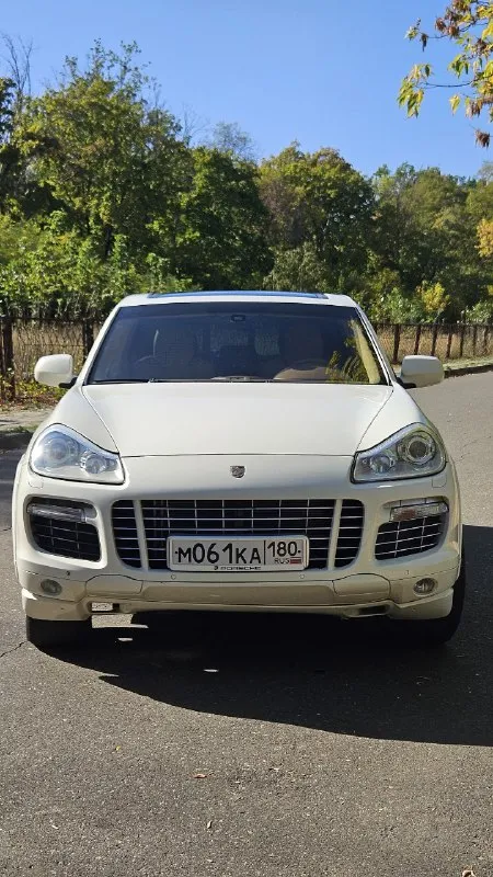 Porsche cayenne gts 2009г продам в хорошие руки! второго такого в днр нет! 4.8 405 сил с полным приводом дают не передаваемые ощущения и эмоции в управлении. гильзован 30т назад, работает идеально. масло каждые 4-5 тыс км. любые проверки. кузов в отличном состоянии, без внимания не останетесь. диски r21 с porsche macan, резина 2 компл. эксклюзивная компл. на бежевой наппе и алькантара. заводской обвес и выхлоп gts. дорогая андроид магнитола, сделанная под завод, адаптивная оптика в бронепленке. в машине есть все! коробка листает, масло в коробке менял пол года назад. по ходовой вопросов нет, все обслуживалось, активная пневма, работает во всех режимах. цена 1 550 000р торг есть. машина моя, знаю про неё всё, отрываю от сердца, продаю по рабочим обстоятельствам. г. донецк, калининский р-н. приезжайте смотрите, за машину не стыдно, денег на обслуживание не жалел. в этом бюджете такой функционал просто не найти. тел : +79493111105 📞 звоните: +7(949)3111105 - фотография - 8