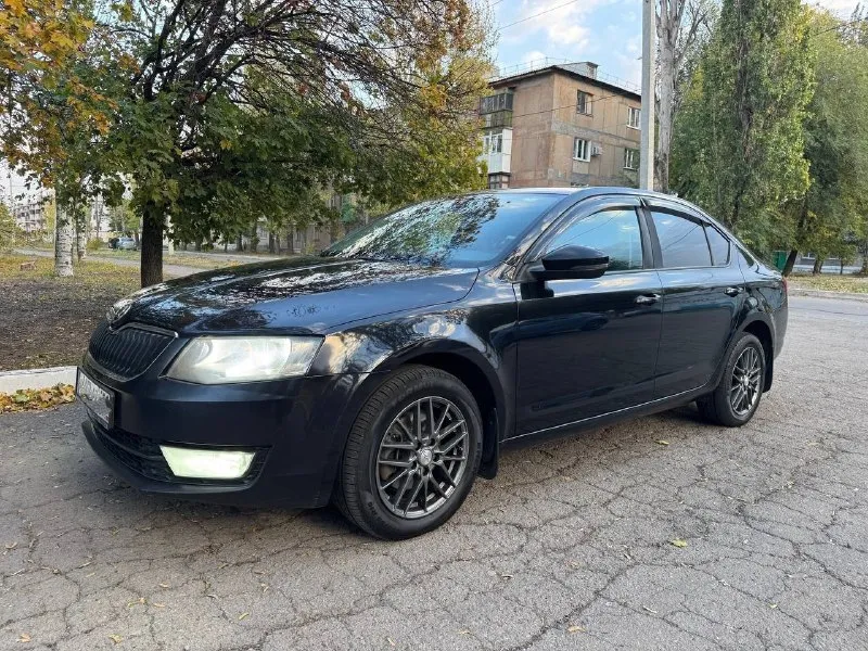 Продам skoda a7 2016 года. двигатель 1.4 150 л. с. масло от замены до замены, 7 ступенчатая роботизированная коробка. за машиной ухаживали своевременно производился ремонт, на капоте бампере и фарах броне плёнка, моторное масло меняется каждые 5000-6000 км, очень хороший свет комфортно ехать в темное время суток, всё работает, вложений не требует. сигнализация starline с автозапуском. 1 🍋 450. торг уместен +79494541552 📞 звоните: +7(949)4541552 - фотография - 2