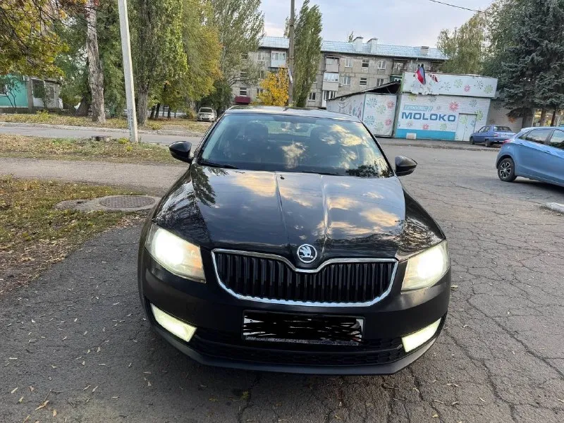 Продам skoda a7 2016 года. двигатель 1.4 150 л. с. масло от замены до замены, 7 ступенчатая роботизированная коробка. за машиной ухаживали своевременно производился ремонт, на капоте бампере и фарах броне плёнка, моторное масло меняется каждые 5000-6000 км, очень хороший свет комфортно ехать в темное время суток, всё работает, вложений не требует. сигнализация starline с автозапуском. 1 🍋 450. торг уместен +79494541552 📞 звоните: +7(949)4541552 - фотография - 3
