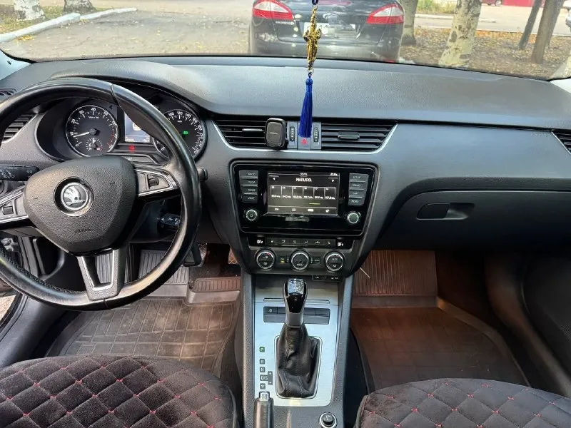 Продам skoda a7 2016 года. двигатель 1.4 150 л. с. масло от замены до замены, 7 ступенчатая роботизированная коробка. за машиной ухаживали своевременно производился ремонт, на капоте бампере и фарах броне плёнка, моторное масло меняется каждые 5000-6000 км, очень хороший свет комфортно ехать в темное время суток, всё работает, вложений не требует. сигнализация starline с автозапуском. 1 🍋 450. торг уместен +79494541552 📞 звоните: +7(949)4541552 - фотография - 6