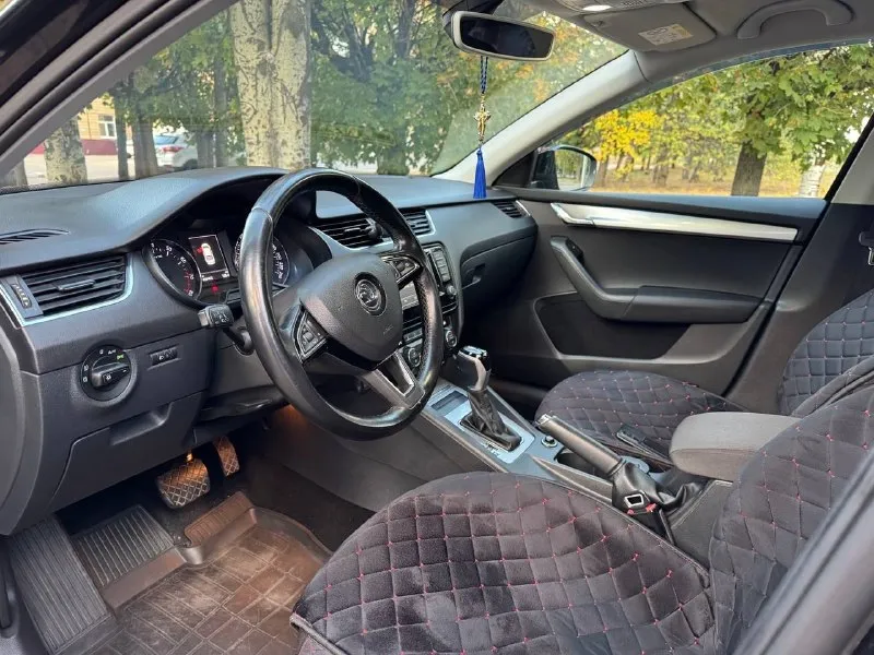 Продам skoda a7 2016 года. двигатель 1.4 150 л. с. масло от замены до замены, 7 ступенчатая роботизированная коробка. за машиной ухаживали своевременно производился ремонт, на капоте бампере и фарах броне плёнка, моторное масло меняется каждые 5000-6000 км, очень хороший свет комфортно ехать в темное время суток, всё работает, вложений не требует. сигнализация starline с автозапуском. 1 🍋 450. торг уместен +79494541552 📞 звоните: +7(949)4541552 - фотография - 7