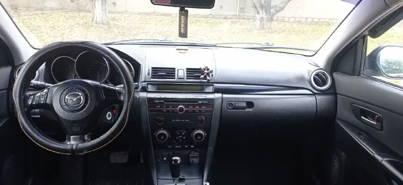 Продам mazda 3 1.6 пробег:329тыс. по комплектации: кондиционер, климат-контроль, мультируль, подогрев передних сидений, подогрев зеркал(все работает) с документами порядок(без штрафов, запретов, ограничений)я владелец, продажа только с полным переоформлением. цена:530 тыс. руб. + торг находится в иловайске +79493837966 📲 tg: denis pilipenko 📞 звоните: +7(949)3837966 - фотография - 6