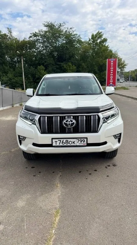 Продам toyota land cruiser prado 150, 2019 года, рестайлинг, мотор 2.8 самый надёжный и экономный, расход 10 литров по городу по трассе 8. машина европейская в самой максимальной комплектации, кожаный салон, электро сидения, led фары, максимальные блокировки мостов, музыка jbl, камеры 360, без пневмоподвески, мертвые зоны в зеркалах, заводится с кнопки, безключевой доступ, климат контроль 3-х зонный, круиз контроль, парктроники, навигация, подогрев и вентиляция всех сидений большой монитор и многое другое, покупалась в россии у официального дилера toyota, гаражное хранение. в идеальном состоянии полностью обслужена. пробег 118 тысяч. цена 4.500.000. возможна продажа в кредит. осмотр донецк +79494498253 александр. +79494956671 +79852081609 📞 звоните: +7(949)4498253 - фотография - 3