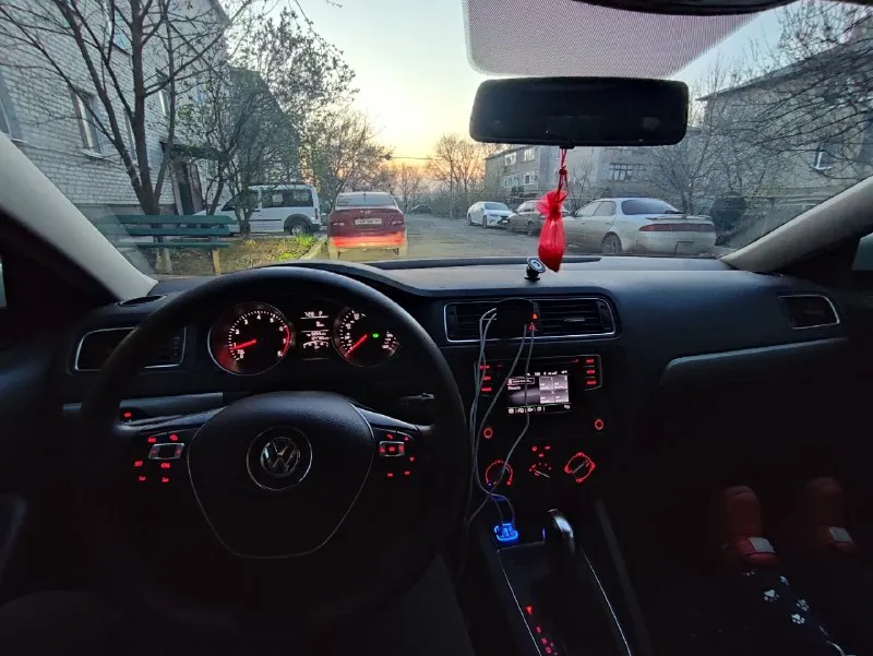 Volkswagen jetta 2017 (сша)
1.4 Turbo 6-ст
152 Л. С.
2016 По тп (по vin 2017)
Родной пробег 125 тыс. Миль
Собственник!!
Abs, airbags, мультируль, кондиционер, круиз-контроль, подогрев сидений, цветная многофункциональная магнитола, камера заднего вида и многое другое
Автомобиль полностью обслужен, установлена дорогая оптика, тонировка llumar + лобовое в атермальной пленке, передние и задние фары в бронепленке
R16 диски + зимнюю резину отдам с машиной.
Техническое состояние на 5: двигатель, турбина, коробка aisin - все работает как часы. За машиной следил, вложений не требует.
Цена 1.250 000, торг
Шахтерск
+79495714660
📞 Звоните: +7(949)5714660 - фотография - 7