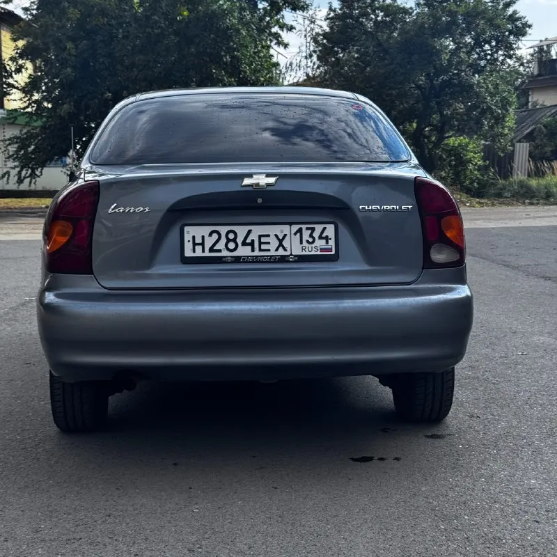 Chevrolet ланос 2006 год выпуска 97300 родного пробега 1 хозяин автомобиль в отличном состоянии в родном окрасе рыжики, гниль отсутствует новая летняя резина сигнализация с автозапуском, доводчиком окон кондиционер (холодит отлично) стеклоподъемники лед туманки гур установлена хорошая музыка салон в отлично состоянии дно в идеале за машину расскажу более подробнее по телефону +7 (949) 462-85-02 385000₽ разумный торг у капота 📞 звоните: +7(949)4628502 - фотография - 4