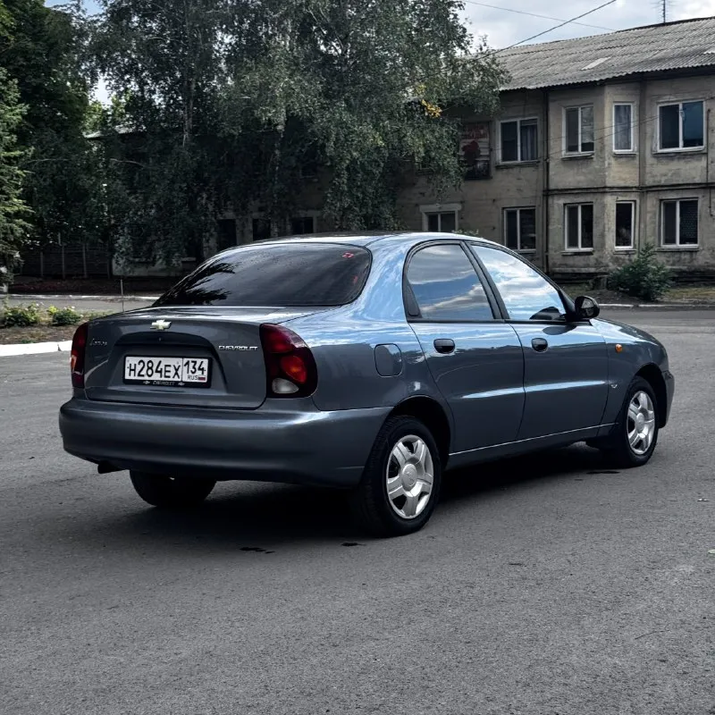 Chevrolet ланос 2006 год выпуска 97300 родного пробега 1 хозяин автомобиль в отличном состоянии в родном окрасе рыжики, гниль отсутствует новая летняя резина сигнализация с автозапуском, доводчиком окон кондиционер (холодит отлично) стеклоподъемники лед туманки гур установлена хорошая музыка салон в отлично состоянии дно в идеале за машину расскажу более подробнее по телефону +7 (949) 462-85-02 385000₽ разумный торг у капота 📞 звоните: +7(949)4628502 - фотография - 5