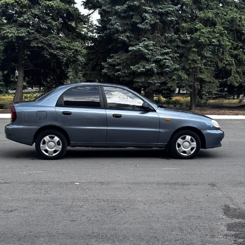 Chevrolet ланос 2006 год выпуска 97300 родного пробега 1 хозяин автомобиль в отличном состоянии в родном окрасе рыжики, гниль отсутствует новая летняя резина сигнализация с автозапуском, доводчиком окон кондиционер (холодит отлично) стеклоподъемники лед туманки гур установлена хорошая музыка салон в отлично состоянии дно в идеале за машину расскажу более подробнее по телефону +7 (949) 462-85-02 385000₽ разумный торг у капота 📞 звоните: +7(949)4628502 - фотография - 6