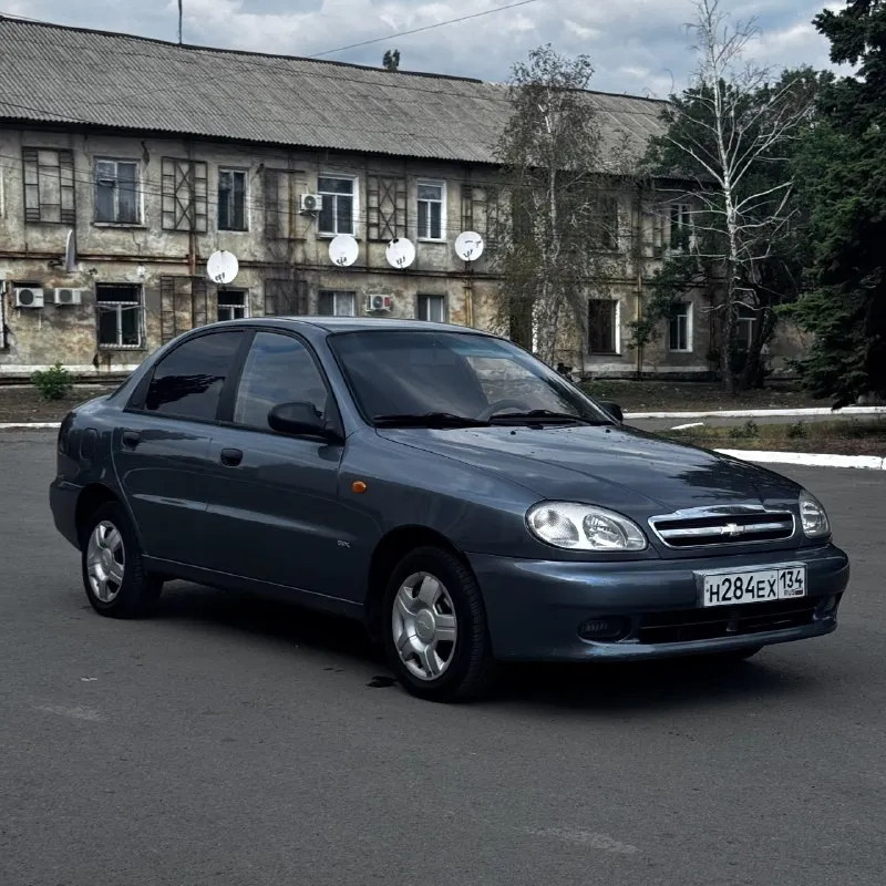 Chevrolet ланос 2006 год выпуска 97300 родного пробега 1 хозяин автомобиль в отличном состоянии в родном окрасе рыжики, гниль отсутствует новая летняя резина сигнализация с автозапуском, доводчиком окон кондиционер (холодит отлично) стеклоподъемники лед туманки гур установлена хорошая музыка салон в отлично состоянии дно в идеале за машину расскажу более подробнее по телефону +7 (949) 462-85-02 385000₽ разумный торг у капота 📞 звоните: +7(949)4628502 - фотография - 7