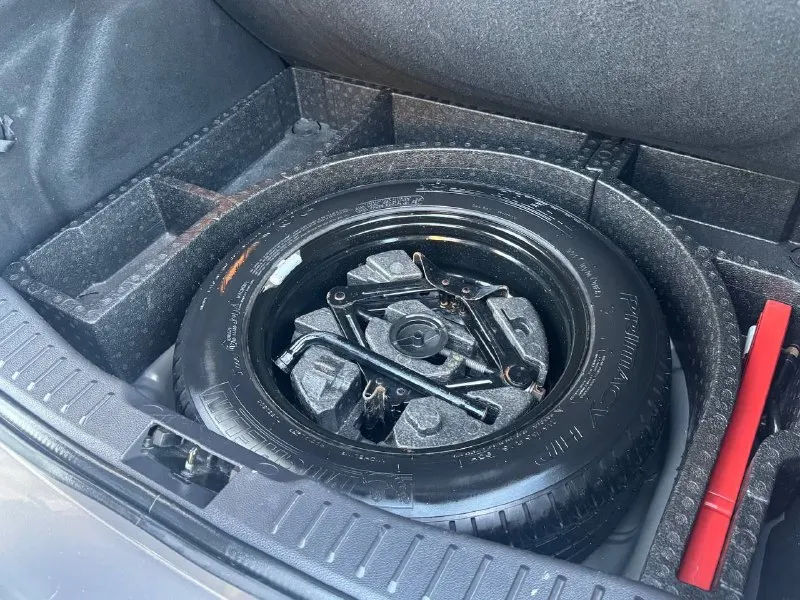 Продам ford focus 3, в отличном состоянии!, 2014 года выпуска, пробег 180.000, двигатель 1.6 125л. с, коробка: автомат 6-ст, авто без дтп!, в родном окрасе, автомобиль ухожен и обсулежен, за авто не стыдно, ходовая часть не стучит, не гремит и т. д, мотор работает отлично, без посторонних звуков, коробка переключает мягко и плавно, без задержек, работает абсолютно всё от а до я. максимальная комплектация: климат контроль, круиз контроль, складывание зеркал, мультируль, 4-эл стеклоподъёмника, подогрев передних сидений, электро привод зеркал, обогрев зеркал, датчик света и дождя, бортовой компьютер, линзованая оптика, противотуманные фары, обогрев лобового, обогрев заднего стекла, мультимедиа с хорошим звуком, парктроники, имеется в машине есть абсолютно все для удобной езды. по документам кристально чистая, любой вид оформления. цена 850.000 возможен торг реальному покупателю! все остальные вопросы по телефону +7 📞 звоните: +7(949)6209974 - фотография - 10