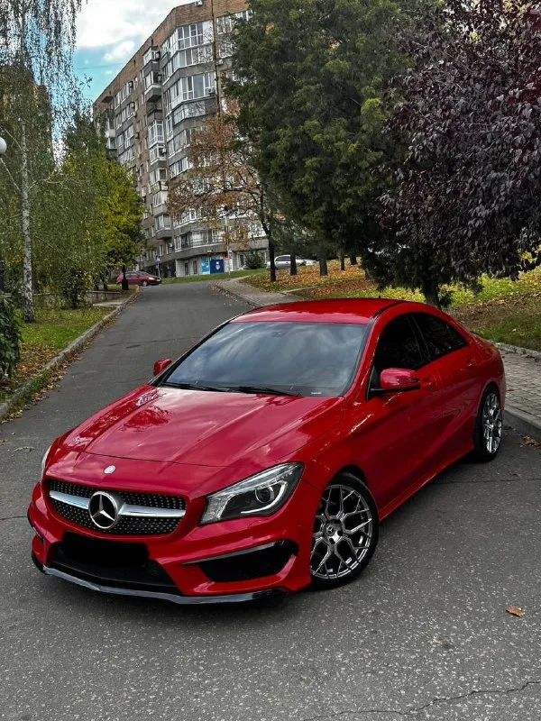 Продам красивый современный седан mercedes-benz cla 2016 года автомобиль в красивом красном цвете, очень ярко выглядит на дороге. тянет за собой взгляды. выглядит очень современно. черты кузова очень красивые. по кузову без замечаний, машина в родной краске! без дтп и расчётов. выглядит очень достойно, как на фотографиях! мотор бензиновый, работает превосходно, не троит и не дымит. обслужен полностью, также есть все чеки и гарантии по обслуживанию ходовой части и коробки. машина в отличном техническом состоянии, в обслуживании не нуждается! в жирной комплектации, спорт сидения, многозонный климат контроль, подогрев сидений, дистроник, обнаруживание пешеходов, слепые зоны, черный потолок, красивые большие колёса, 2 комплекта резины, 2 комплекта ключей, стоит приятный выхлоп на заслонках. автомобиль подойдёт как и для семьи так и для молодёжи. цена 1.580.000, возможен торг быстрому покупателю! ☎️ +7 (949) 453-80-40 - фотография - 2