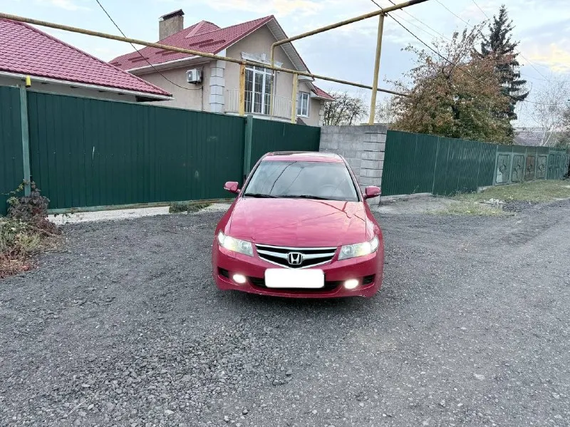 Продается honda accord 7 рестайлинг салон чистый, опрятный и ухоженный. по технике автомобиль обслужен, не требует вложений. максимальная комплектация executive: четыре электростеклоподьемника; электропривод боковых зеркал; электроскладывание боковых зеркал; датчик света; датчик дождя; мультируль; кожаный руль; кожаный салон; круиз контроль; электропривод передних сидений; двухзонный климат контроль; установлена сигнализация; установлено итальянского производства led адаптивные фары оригинальные легкосплавные диски(зима/лето); летняя/зимняя резина; парктроники…. стоимость 900тыс. по всем интересующим вопросам обращаться по номеру телефона: +79493050011 максим макеевка 📞 звоните: +7(949)3050011 - фотография - 3