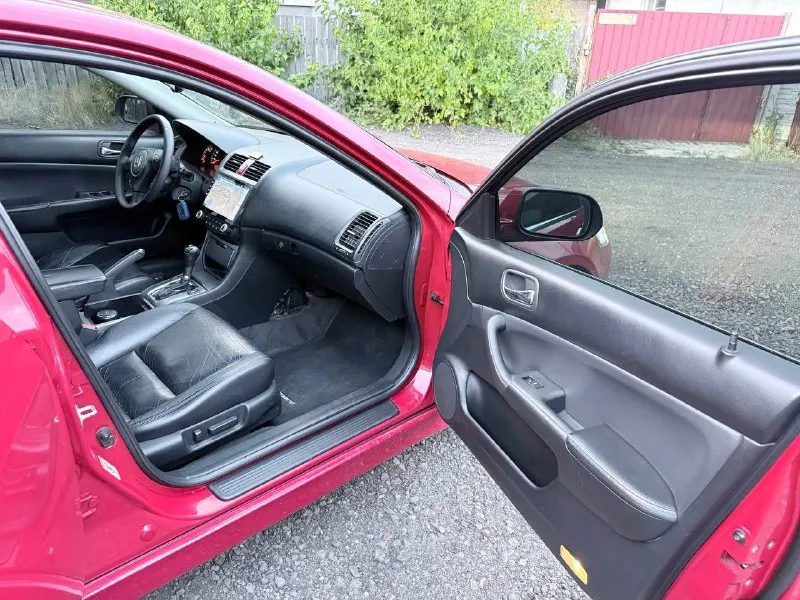 Продается honda accord 7 рестайлинг салон чистый, опрятный и ухоженный. по технике автомобиль обслужен, не требует вложений. максимальная комплектация executive: четыре электростеклоподьемника; электропривод боковых зеркал; электроскладывание боковых зеркал; датчик света; датчик дождя; мультируль; кожаный руль; кожаный салон; круиз контроль; электропривод передних сидений; двухзонный климат контроль; установлена сигнализация; установлено итальянского производства led адаптивные фары оригинальные легкосплавные диски(зима/лето); летняя/зимняя резина; парктроники…. стоимость 900тыс. по всем интересующим вопросам обращаться по номеру телефона: +79493050011 максим макеевка 📞 звоните: +7(949)3050011 - фотография - 4