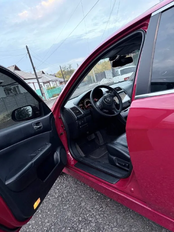 Продается honda accord 7 рестайлинг салон чистый, опрятный и ухоженный. по технике автомобиль обслужен, не требует вложений. максимальная комплектация executive: четыре электростеклоподьемника; электропривод боковых зеркал; электроскладывание боковых зеркал; датчик света; датчик дождя; мультируль; кожаный руль; кожаный салон; круиз контроль; электропривод передних сидений; двухзонный климат контроль; установлена сигнализация; установлено итальянского производства led адаптивные фары оригинальные легкосплавные диски(зима/лето); летняя/зимняя резина; парктроники…. стоимость 900тыс. по всем интересующим вопросам обращаться по номеру телефона: +79493050011 максим макеевка 📞 звоните: +7(949)3050011 - фотография - 9