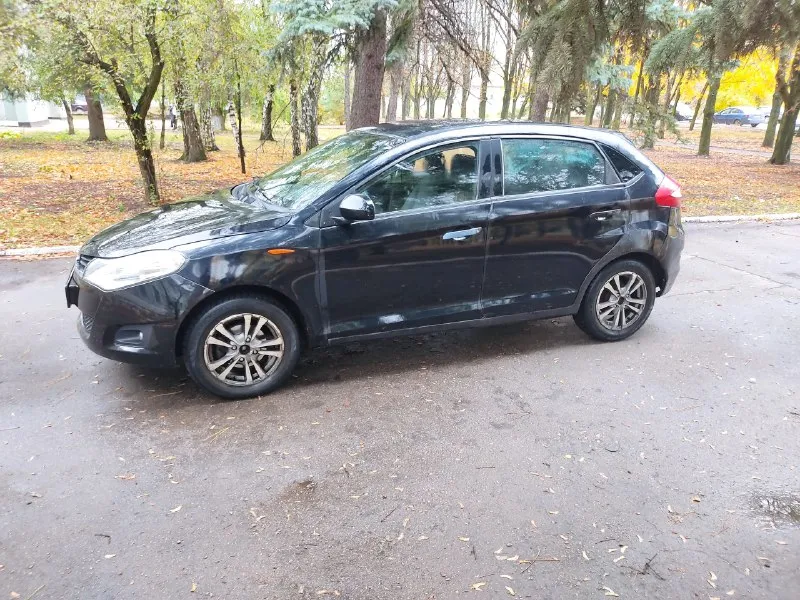 Chery bonus a13, 2012 года выпуска, ищет нового владельца! 🔥 цена: 350 000 рублей. живой торг у капота после осмотра. пробег: 125 000 км. всего 2 собственника. сердце автомобиля – двигатель – бьется ровно и уверенно. коробка переключения передач работает как швейцарские часы. ходовая часть только что вышла из ремонта (осталось лишь выполнить сход-развал). кузов в хорошем состоянии! дно и стаканы – без дыр. полная комплектация, все системы исправны и готовы к работе. незначительные косметические дефекты по лакокрасочному покрытию (сколы и царапины) – лишь легкие штрихи времени, нисколько не влияющие на ходовые качества. с документами полный порядок, переоформление пройдет быстро и без хлопот. звоните, с удовольствием отвечу на все ваши вопросы! осмотр в макеевке. +79493210404 📞 звоните: +7(949)3210404 - фотография - 2
