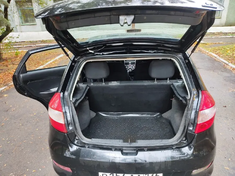 Chery bonus a13, 2012 года выпуска, ищет нового владельца! 🔥 цена: 350 000 рублей. живой торг у капота после осмотра. пробег: 125 000 км. всего 2 собственника. сердце автомобиля – двигатель – бьется ровно и уверенно. коробка переключения передач работает как швейцарские часы. ходовая часть только что вышла из ремонта (осталось лишь выполнить сход-развал). кузов в хорошем состоянии! дно и стаканы – без дыр. полная комплектация, все системы исправны и готовы к работе. незначительные косметические дефекты по лакокрасочному покрытию (сколы и царапины) – лишь легкие штрихи времени, нисколько не влияющие на ходовые качества. с документами полный порядок, переоформление пройдет быстро и без хлопот. звоните, с удовольствием отвечу на все ваши вопросы! осмотр в макеевке. +79493210404 📞 звоните: +7(949)3210404 - фотография - 7