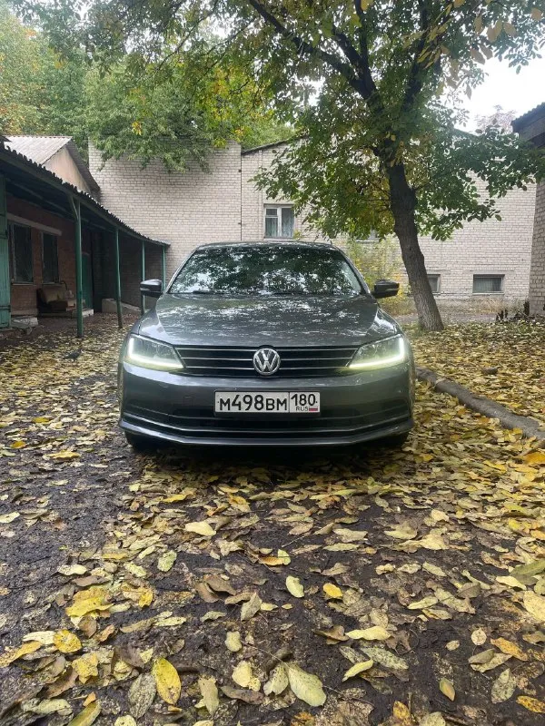 Продам wolkswagen jetta 2017 года
Пробег 102 тысячи
Стекла родные
Двигатель 1,4 турбо(150 л. С, работает отлично, без посторонних шумов, масло менялось каждые 7 тысяч, не дымит, масло не ест, от слова совсем
Коробка автомат aisin, переключает шикарно, без задержек, затупов и так далее, недавно заменено масло с фильтром,6 ступенчатая
Ходовая вся сделанная полностью, без стуков грюков и так далее
Салон кожа, чистый, не затертый, без дырок и так далее
По комплектации: датчик дождя, датчик света, мультируль, ,4 стеклоподьемника, электрорегулировка зеркал, подгрев сидений, ,подогрев зеркал, люк, кондиционер, фары с дхо, слепые зоны, асистент от столкновения, старт-стоп
Богатая комплектация вообщем
По документам все отлично, полное переоформление
Цена 1,250тысяч(торг у капота)
+79495800535 - фотография - 1